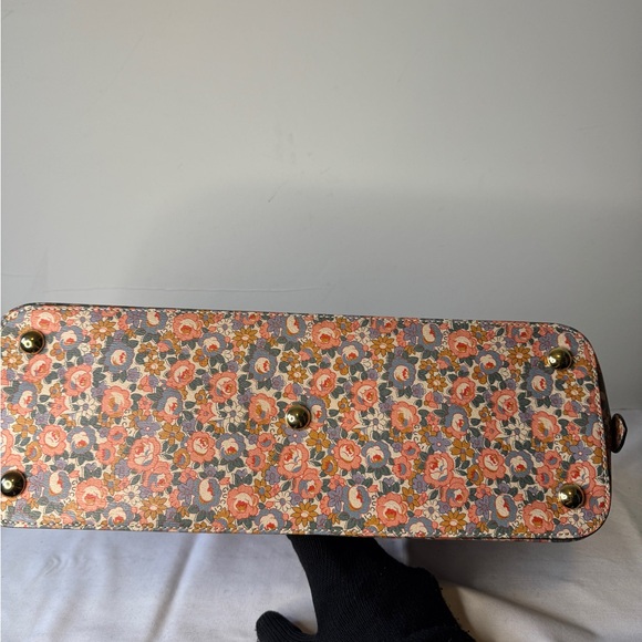 Gucci Floral Liberty Canvas Top-Handle Duffel — Coral, Beige, Green - Picture 7 of 12